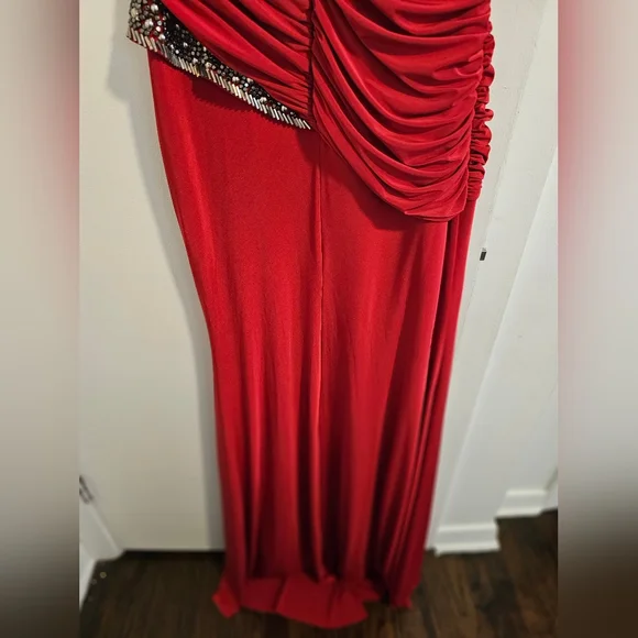 Red dress - Picture 4 of 4